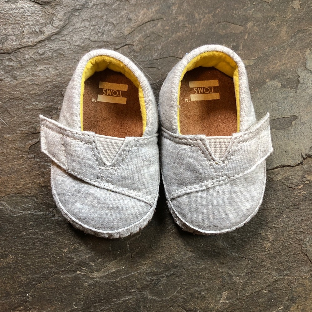 Toms baby shoes